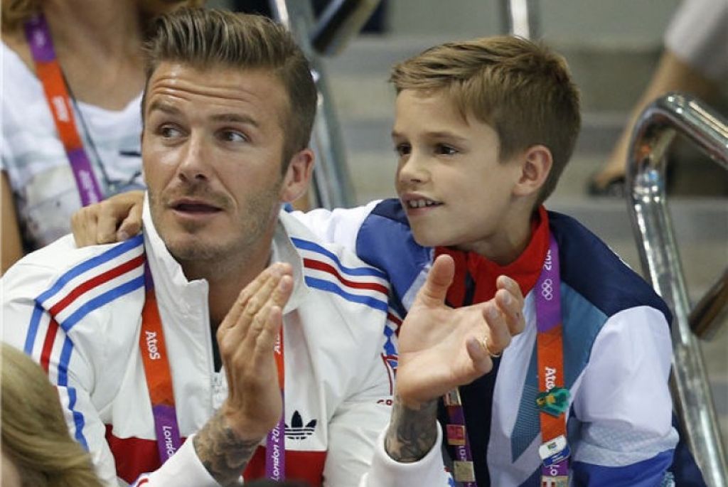 Romeo (kanan) dan David Beckham. Foto: EPA/Patrick B. Kraemer via Republika.