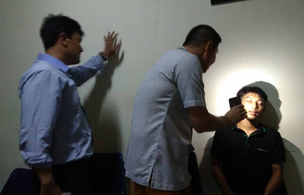 Oky, korban pemukulan debt collector saat melapor ke Polres Probolinggo Kota