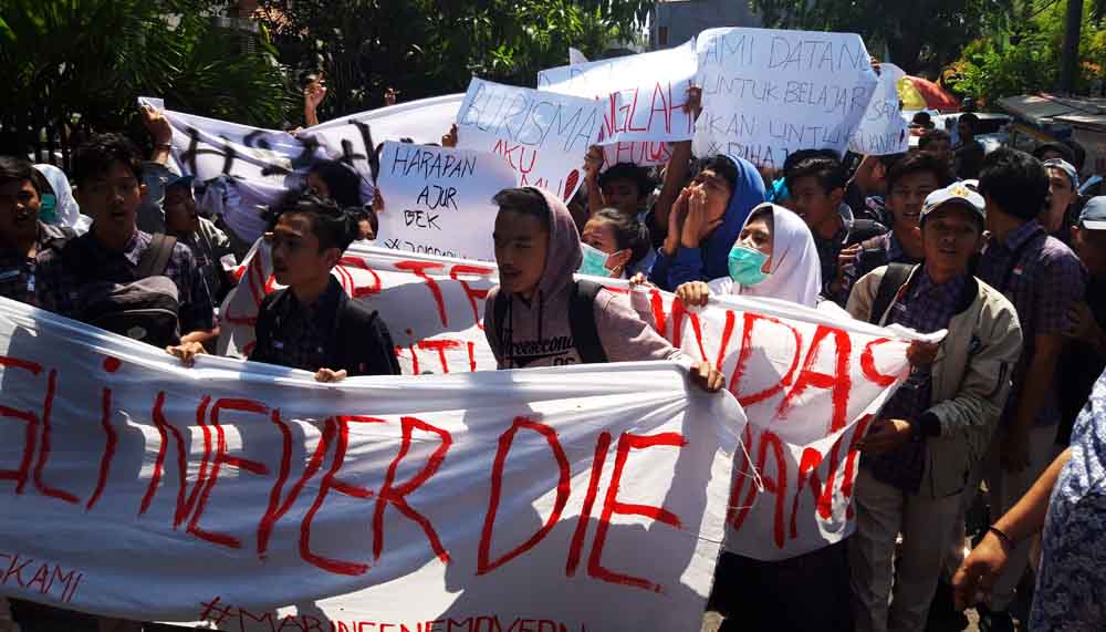 Siswa SMKN 1 Surabaya Demo, Tuntut Kepala Sekolah Diganti