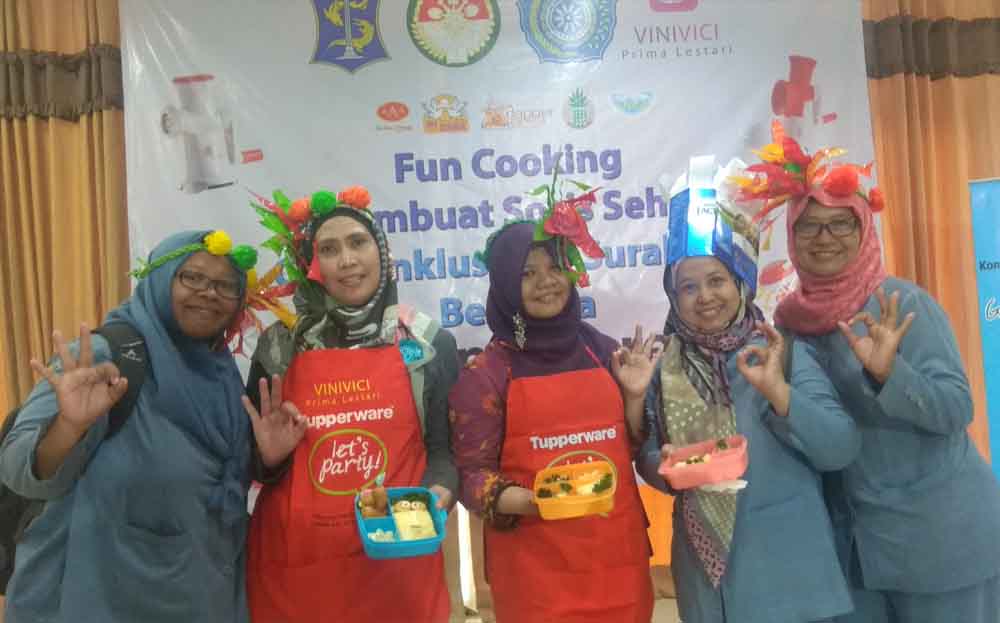 Serunya Memasak Bareng Ibu-ibu Guru Inklusi di Surabaya