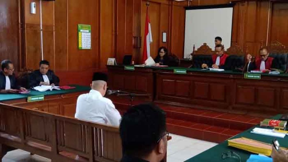Kata 'Idiot' Jadi Perdebatan Ahmad Dhani dengan Saksi Ahli Bahasa