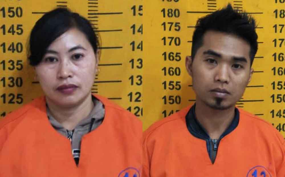 Dua tersangka penjual anak di bawah umur saat berada di Mapolsek Kabat Banyuwangi