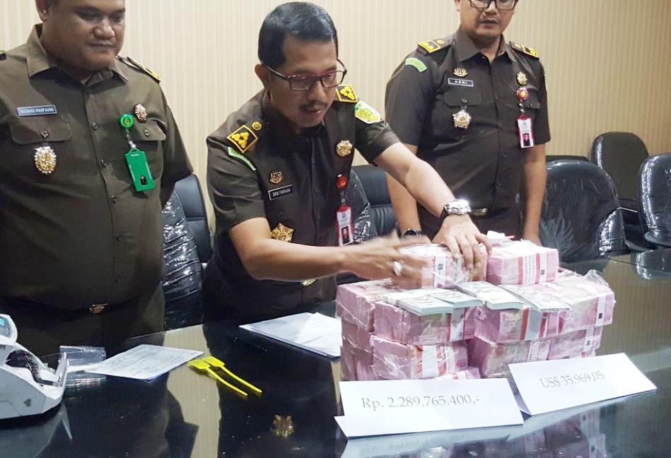 Asisten Tindak Pidana Khusus Kejati Jatim Didik Farkhan membeberkan uang hasil korupsi yang dikembalikan