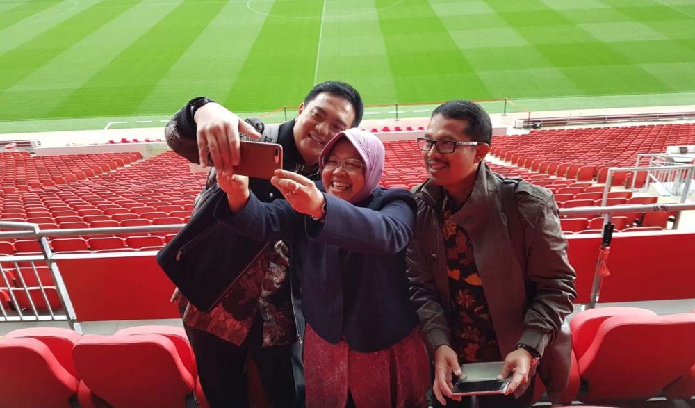 Didik Farkhan, Bu Risma dan M Iqbal saat dii Liverpool