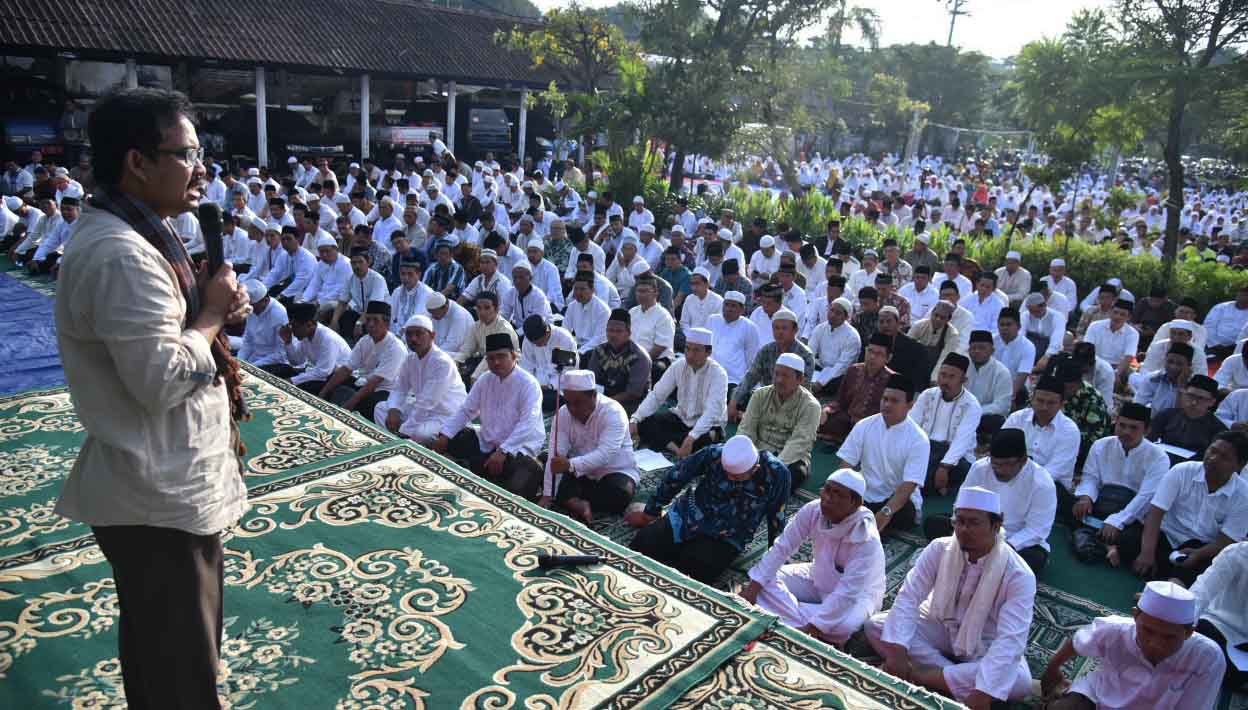 Kepala Dinas Pendidikan Surabaya M Ikhsan memberikan pengarahan kepada gur jelang UNBK.