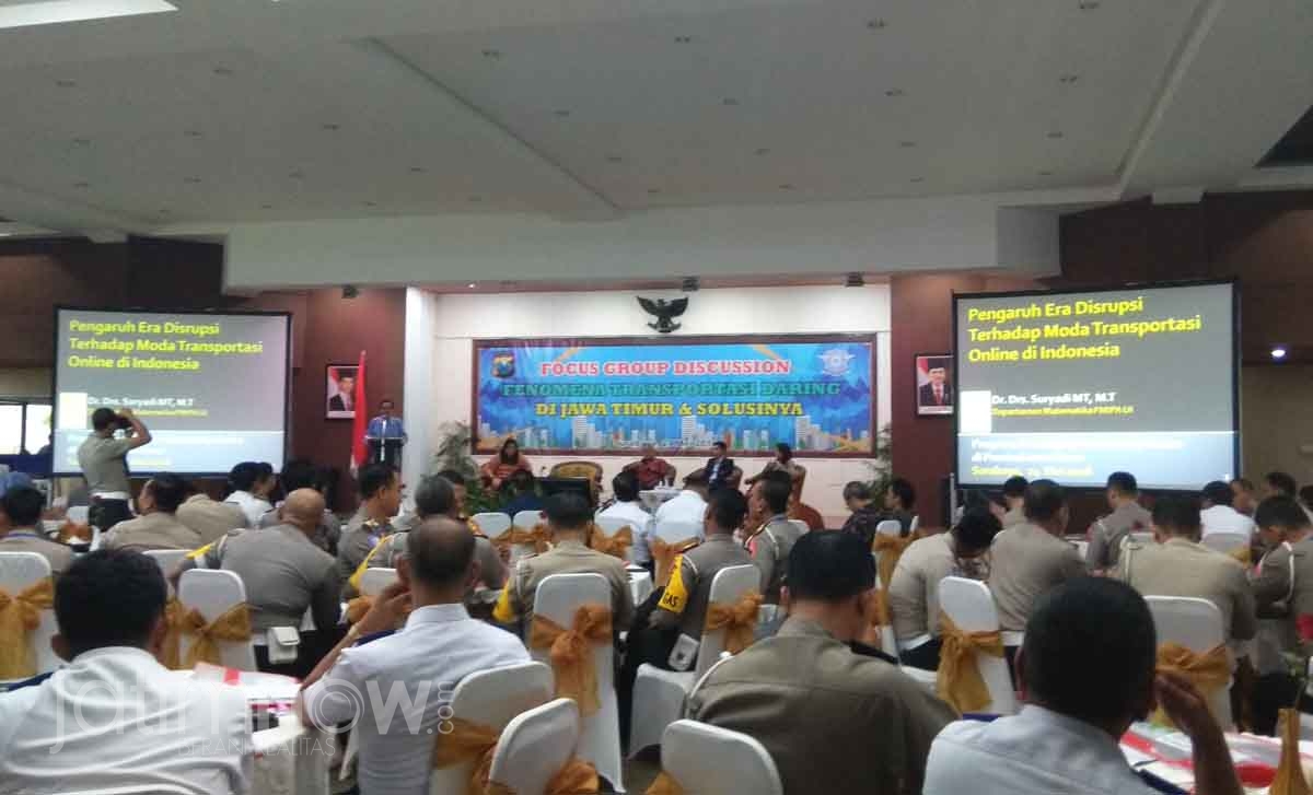 acara  Focus Group Discussion Fenomena Tranportasi Daring di Jawa Timur  dan Solusinya, yang digelar dirlantas Polda Jatim, di gedung Sier, Rungkut, Surabaya, Kamis (24/5/2018)