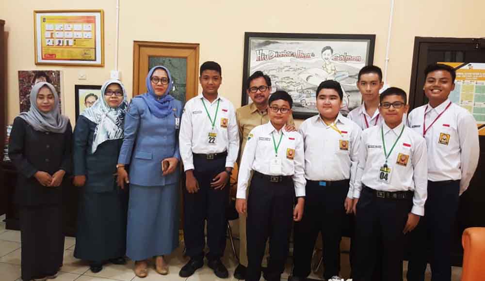 Para peneliti muda Surabaya