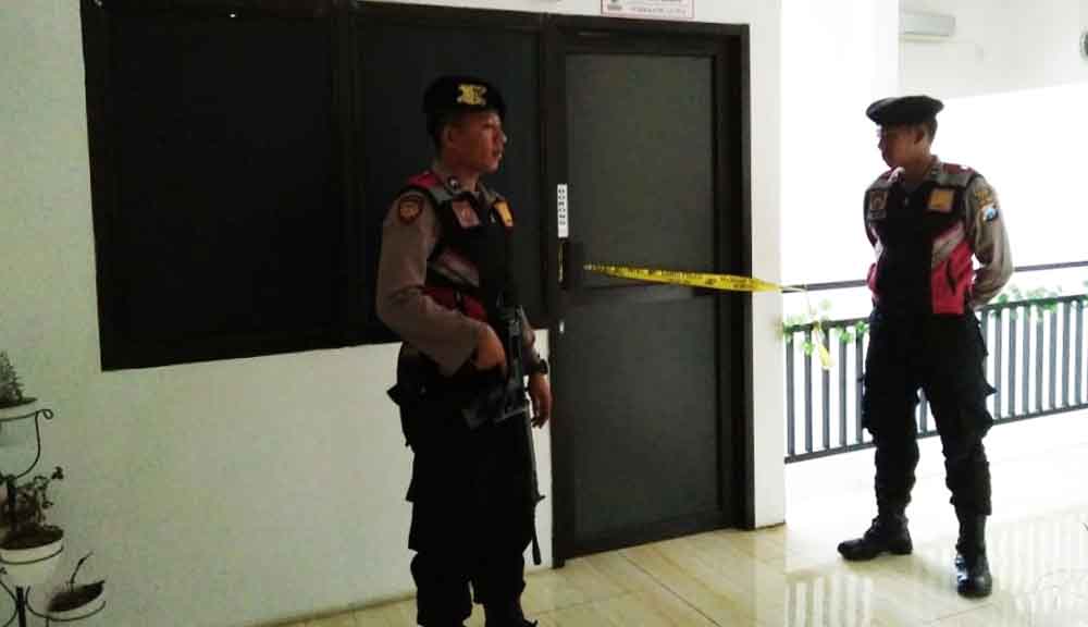 Ruangan Kepala Dinas Dukcapil Sri Wahyuni yang disegel dan dijaga polisi bersenjata