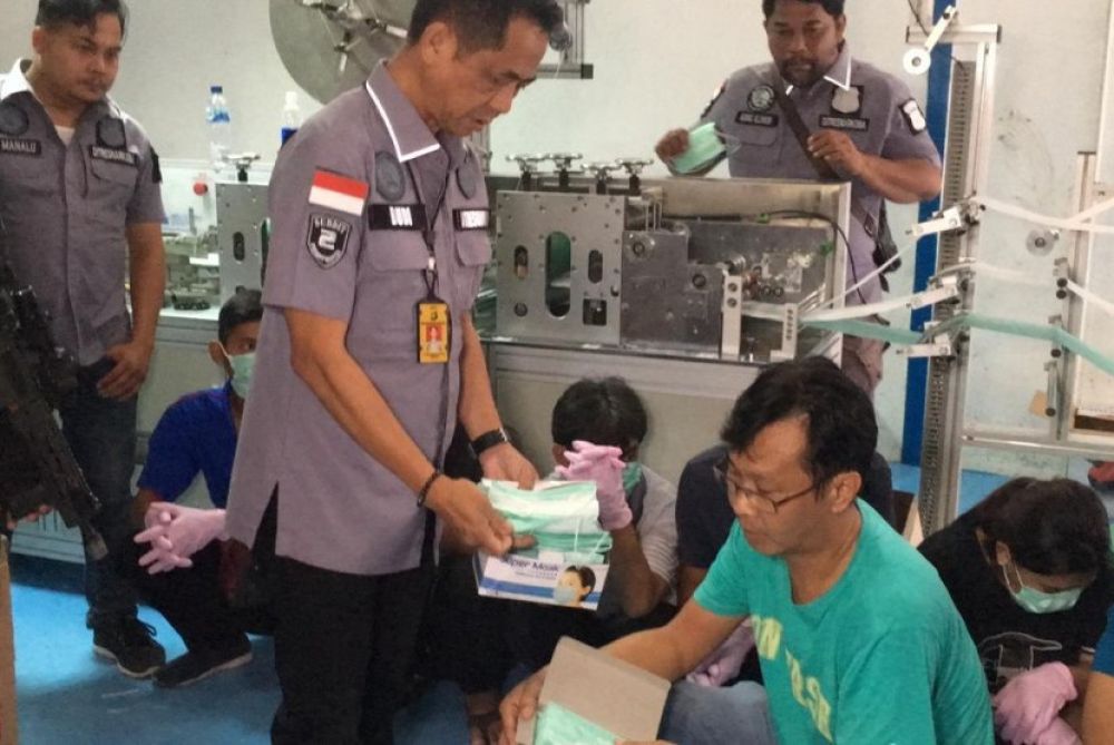 Diduga Timbun Masker, Dua Warga di Semarang Ditangkap