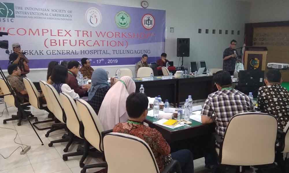 Workhsop pemasangan ring jantung yang diikuti dokter spesialis jantung
