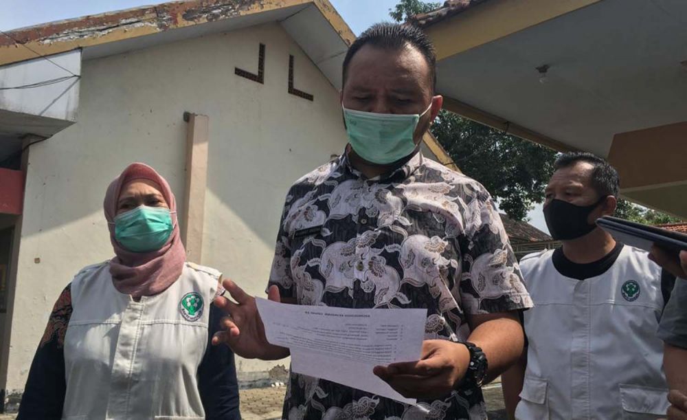 dr Langit Kresna Janitra (tengah) satu dari dua pasien positif Covid-19 asal Kota Mojokerto yang dinyatakan sembuh