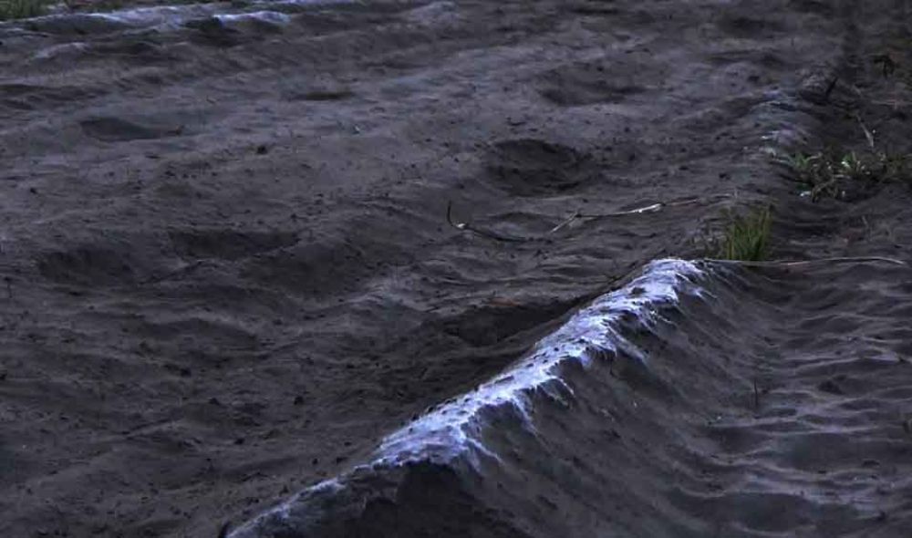 Fenomena embun es di Gunung Bromo