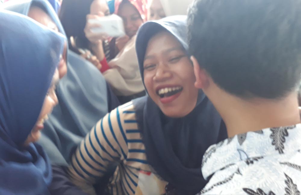 Emil Dardak, dari Isu "Reshuffle" hingga Ibu-ibu Minta Peluk