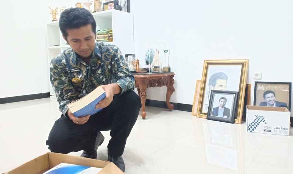  Bupati Trenggalek Emil Elistianto Dardak  berkemas