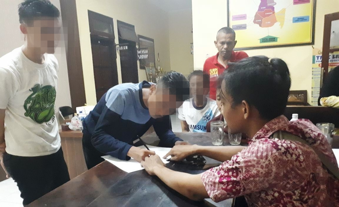 Empat remaja saat diamankan di Polsek.