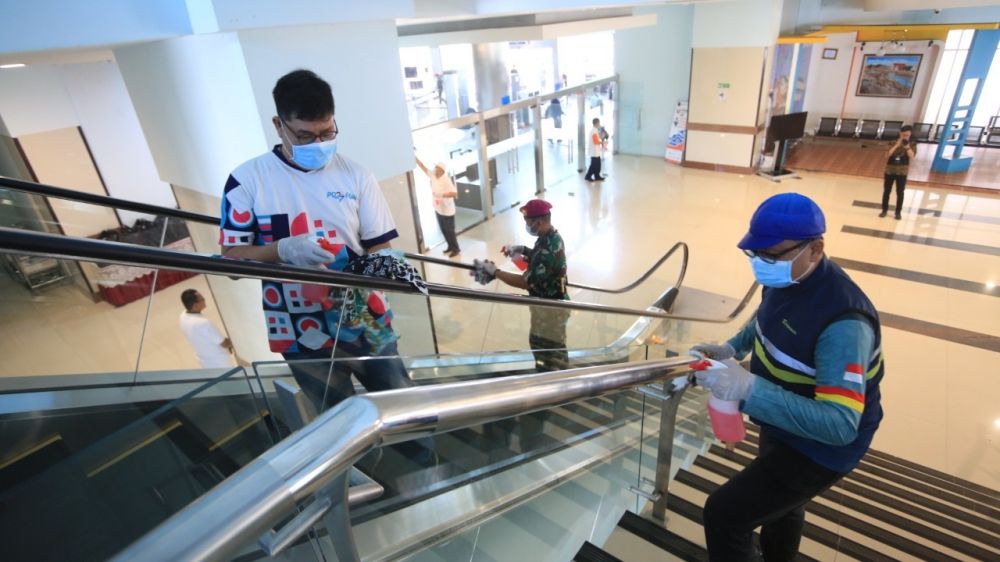 Cegah Corona, Pelindo III Bersih-bersih Massal di Terminal Penumpang