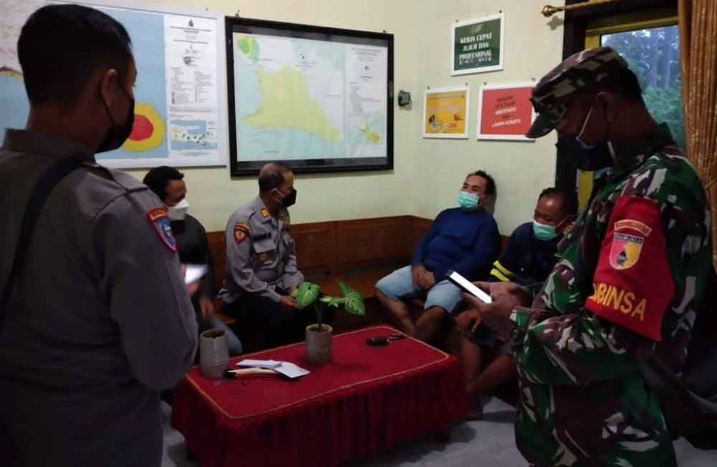 Dihantam Ombak, Kapal Pencari Ikan Tenggelam di Pantai Plengkung Banyuwangi