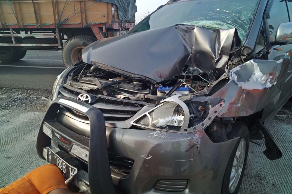 Kondisi mobil Toyota Innova usai menyeruduk pantat truk