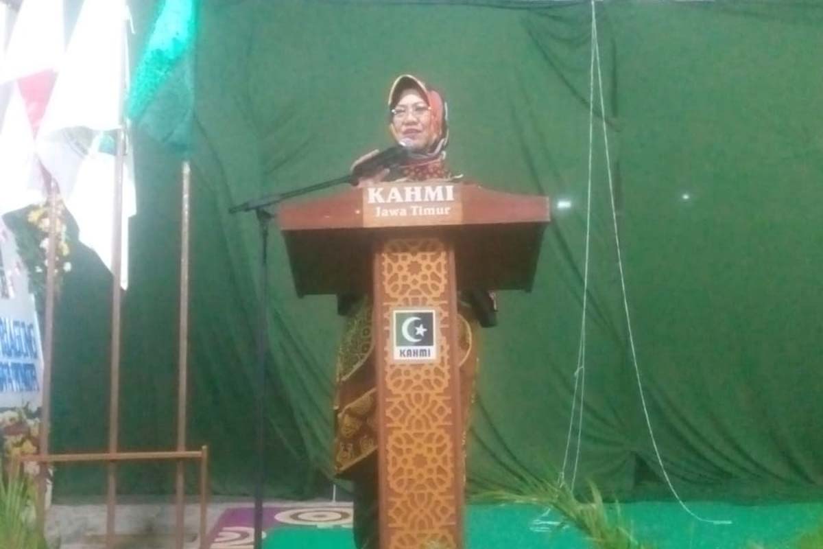  Koordinator Presidium Majelis Nasional Korps Alumni Himpunan Mahasiswa Islam (KAHMI), Prof R. Siti Zuhro.