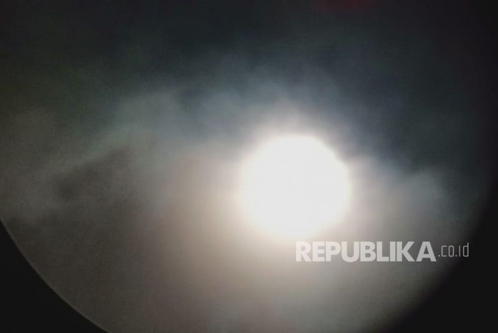 Fenomena Supermoon (Foto: Republika/Fauzi Ridwan)