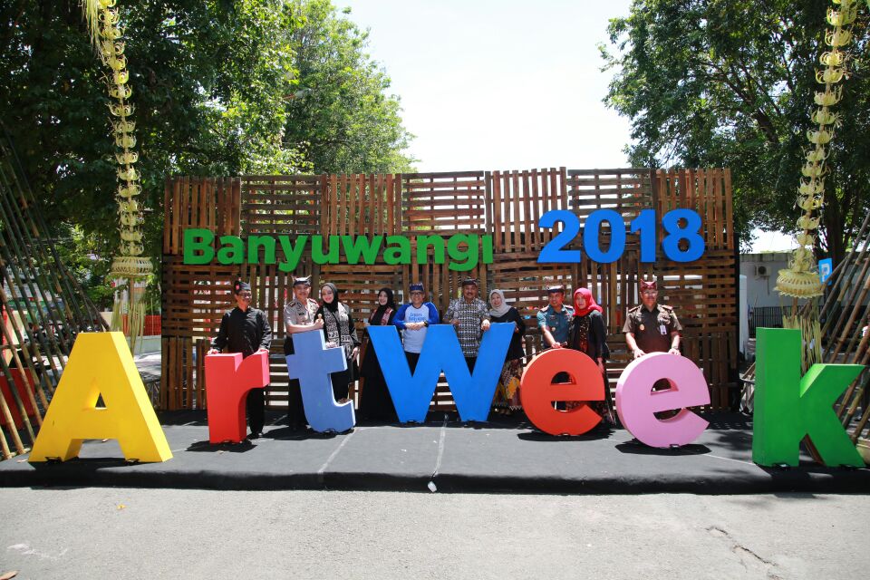 Ikon Festival Art Week yang dipasang saat acara