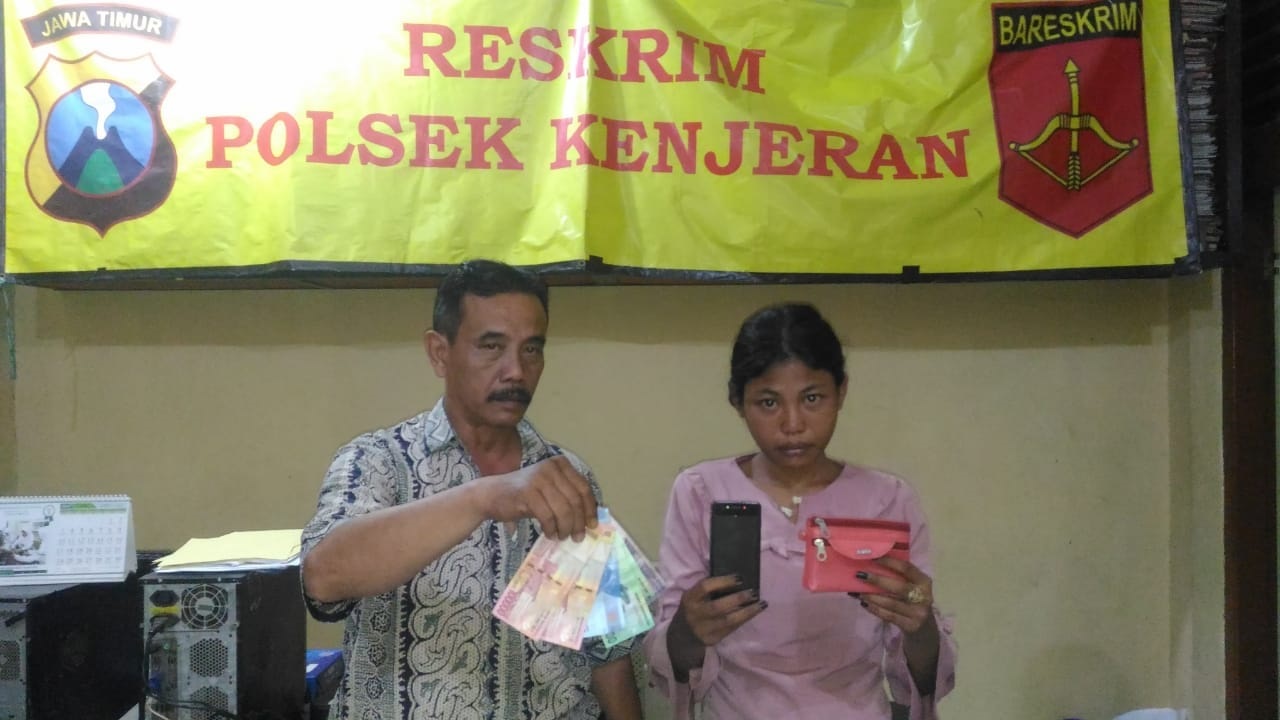 Tersangka saat berada di Mapolsek Kenjeran