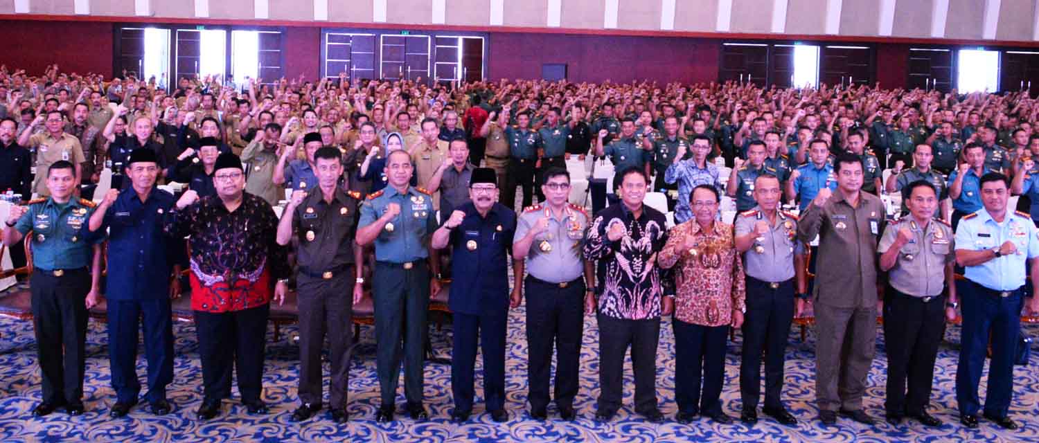 Deklarasi Forkopimda untuk Pemilukada Jawa Timur damai di Grand City Surabaya.