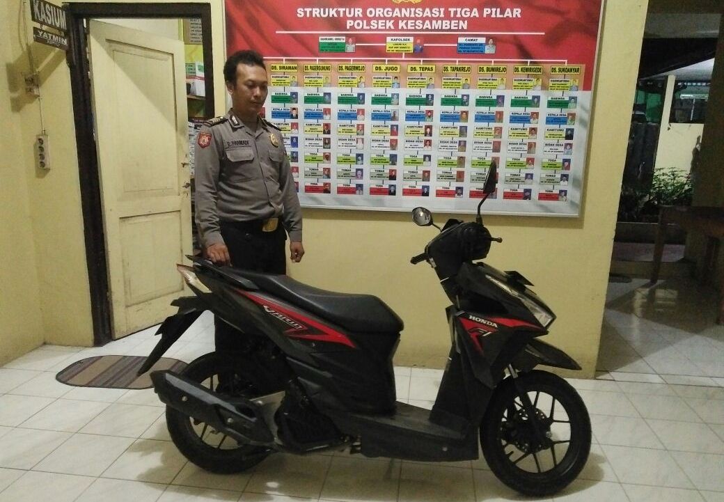Sepada motor yang digunakan oleh tersangka untuk menggasak beras.
