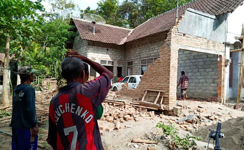 Gempa Situbondo, Rumah di Banyuwangi Retak dan Satu Garasi Ambruk