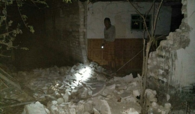 Salah satu rumah di Pulau Sapudi yang rusak berat akibat gempa.