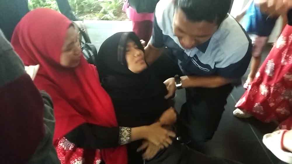 Yayuk Murtini pingsan usai tiba di Bandara Banyuwangi