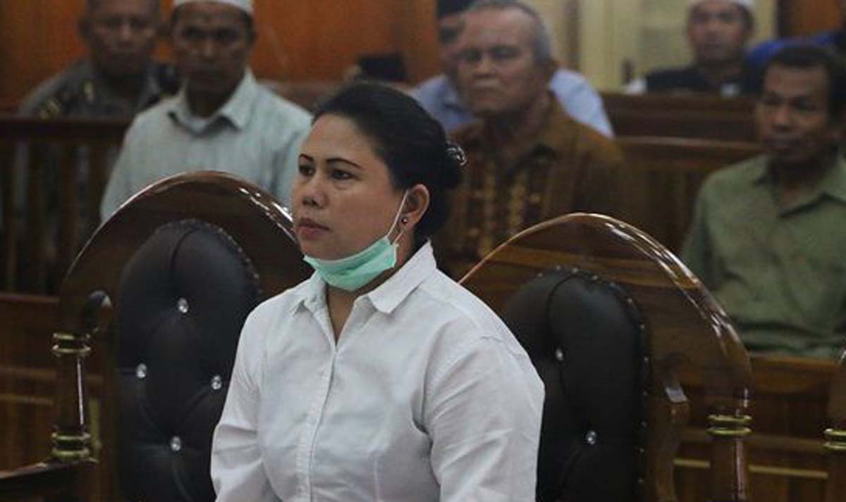 Meilana saat mendengarkan vonis hakim