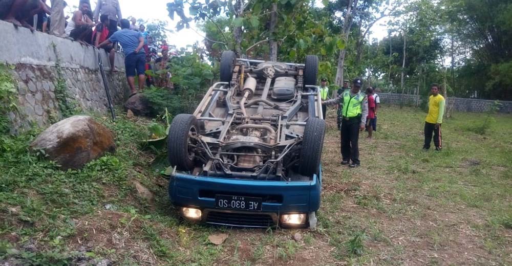 Petugas melakukan evakuasi/Foto: Istimewa
