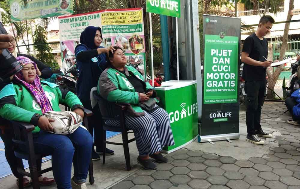 Berkah Ramadan, Driver Ojek Online Dapat Pijat dan Cuci Motor Gratis