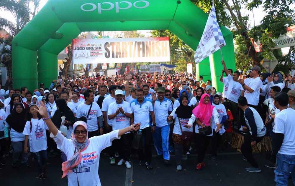 Acara jalan sehat dan deklarasi tolak kerusuhan di Gresik