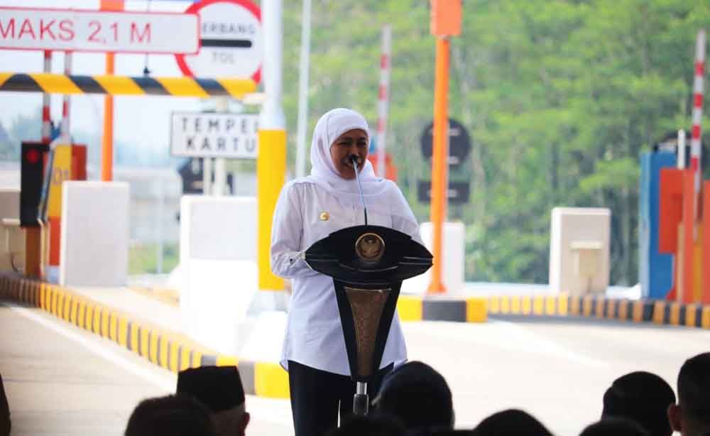 Gubernur Jawa Timur, Khofifah Indar Parawansa saat peresmian Tol Pandaan-Malang
