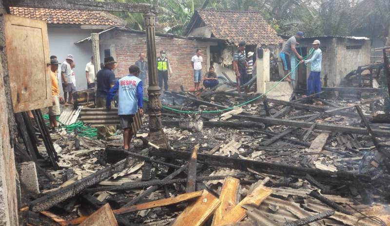 Gudang mebel di Banyuwangi yang ludes terbakar/Foto: Irul Hamdani