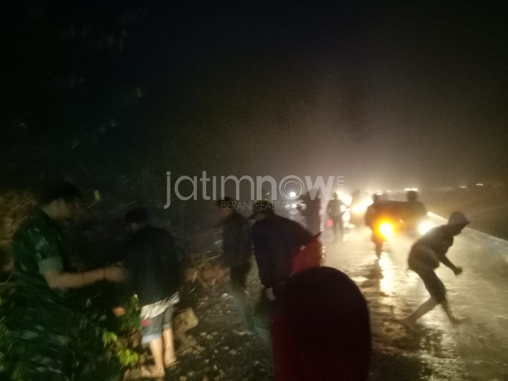 Jalur Gumitir Longsor, Arus Lalu Lintas Padat Merayap