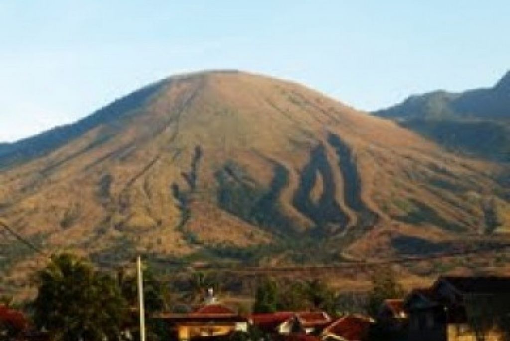 Gunung Guntur | Foto: panoramio.com via Republika