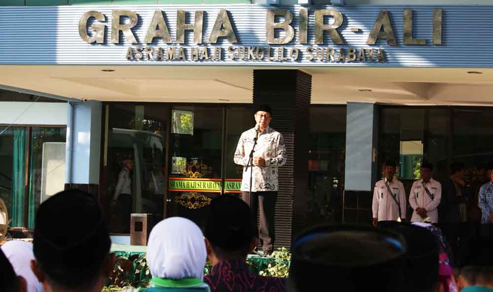 Menteri Agama Republik Indonesia Lukman Hakim Saifuddin saat memberi sambutan pada acara pelepasan jemaah haji di Surabaya