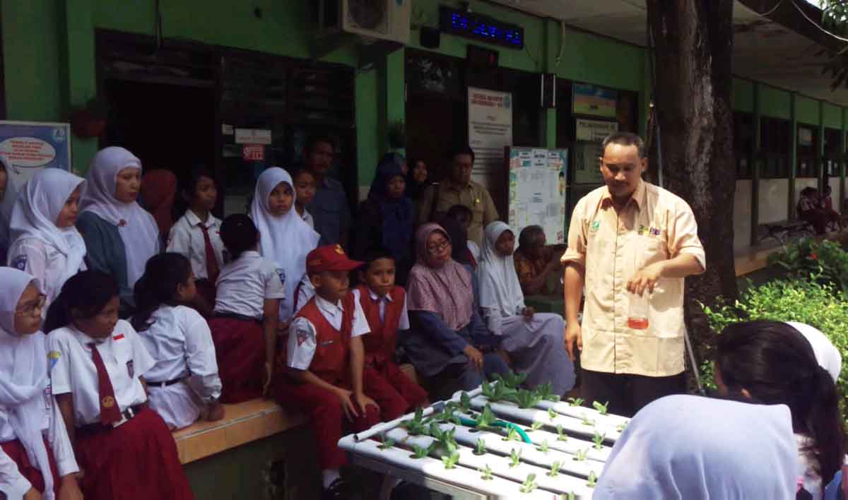 Ajari Siswa Menanam Metode Hidroponik, Dindik Surabaya Gelar Workshop