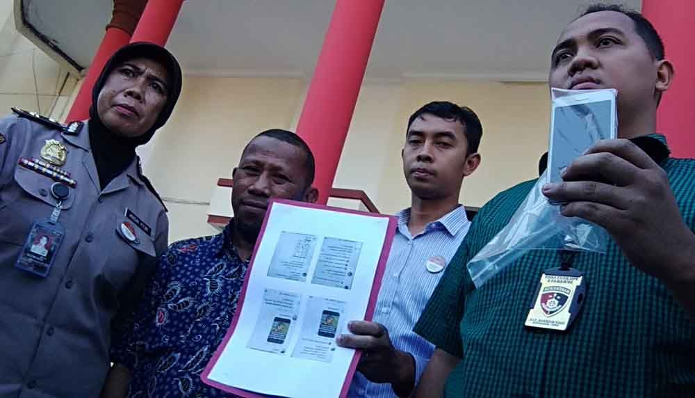 Tersangka saat di Mapolrestabes Surabaya