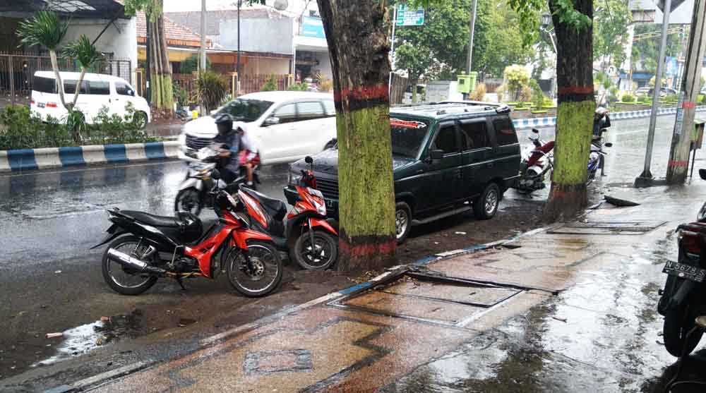 Hujan perdana di Probolinggo setelah musiam kemarau