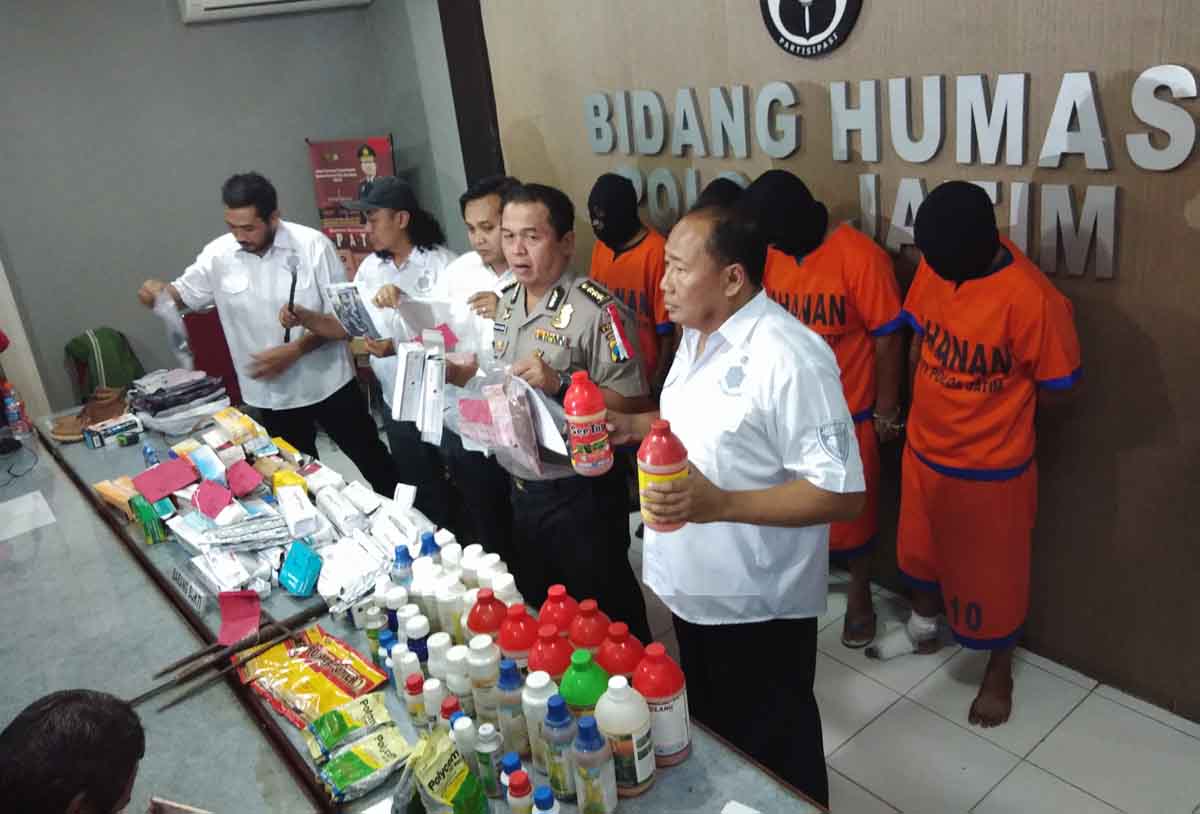 Gelar perkara di Mapolda Jatim Jalan A Yani Surabaya.