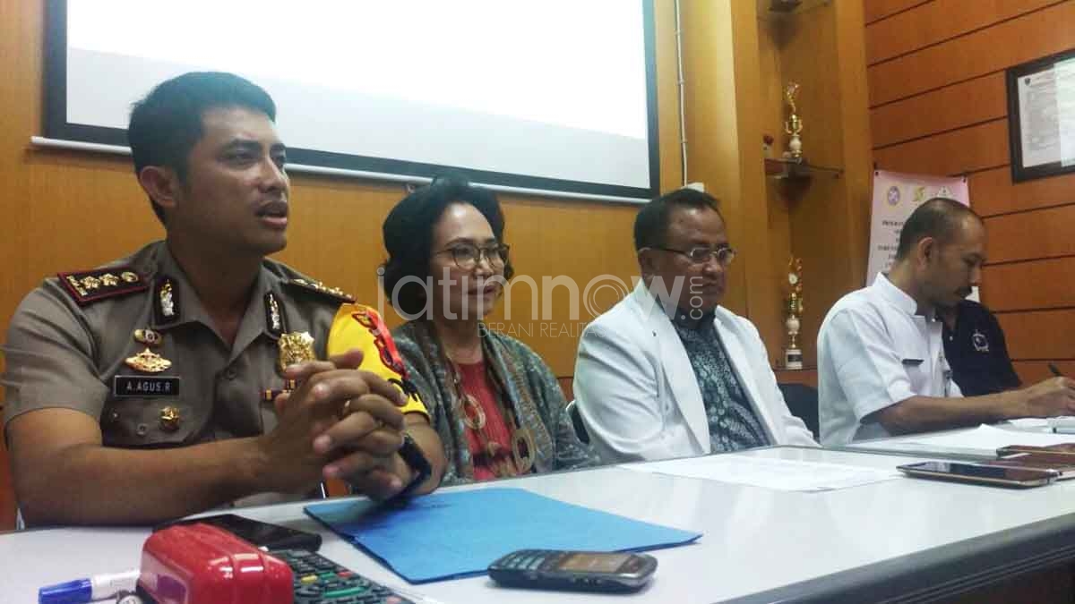 Tim gabungan identifikasi korban kebakaran rumah kos di Surabaya