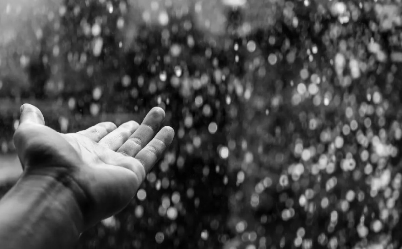 Prakiraan Cuaca Surabaya Minggu 2 Juni: Pulang Malam Sedia Jas Hujan