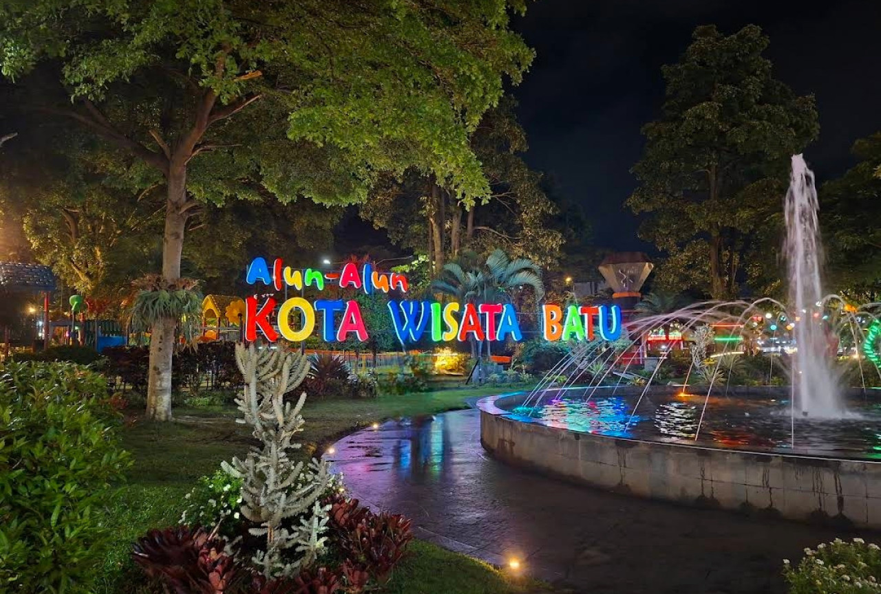 Foto: Suasana di Alun-alun Kota Wisata Batu saat masa liburan Nataru (Aris/jatimnow.com)