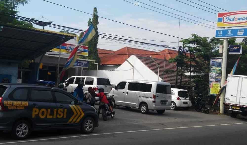 Polisi menggelar olah TKP di Indomart yang disatroni perampok