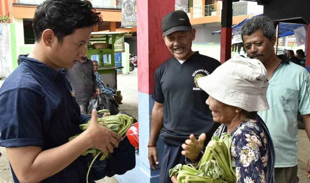 Plt Bupati Trenggalek Tantang Netizen Lomba Belanja di Pasar Pon