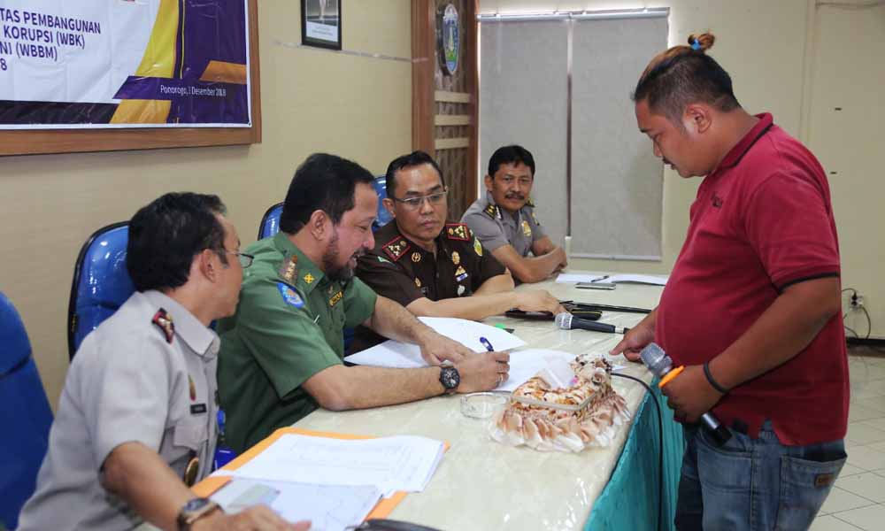 Pertemuan warga terdampak Waduk Bendo dengan Bupati Ipong